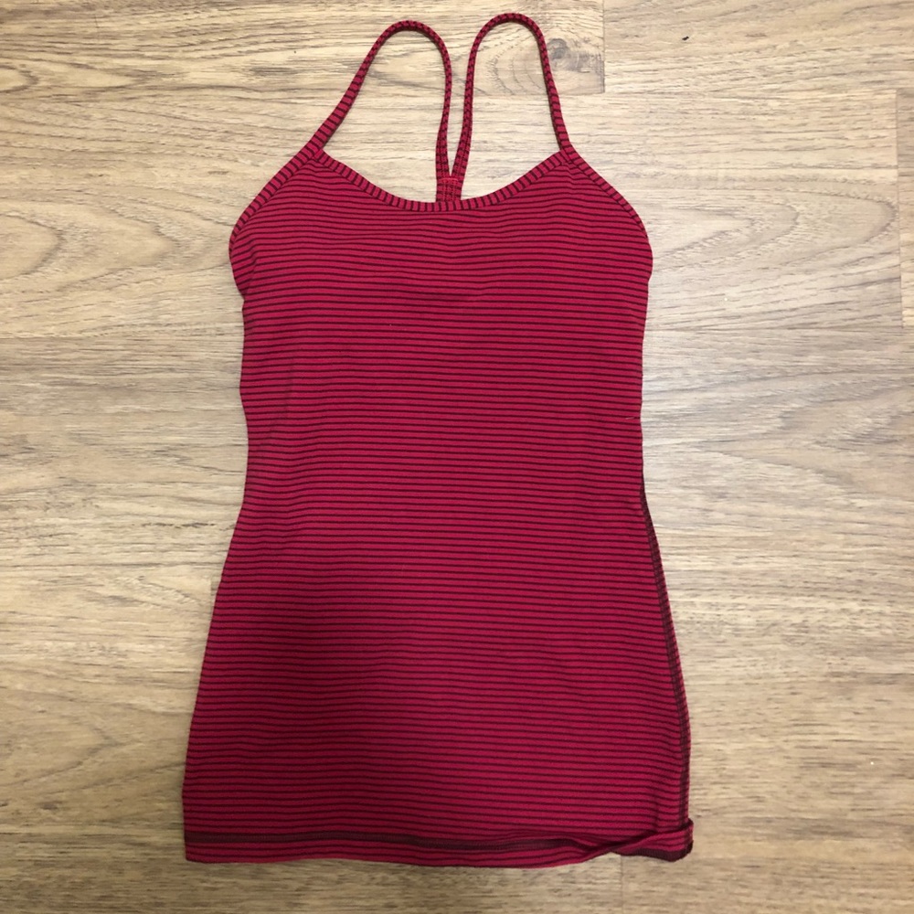 Lululemon top with built in bra (pads included)